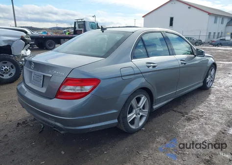 2011 Mercedes-Benz C 300 Luxury 4Matic/Sport 4Matic z USA, uszkodzony, nr VIN WDDGF8BB4BR162809